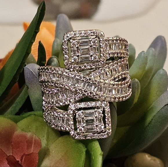 Handmade Jewelry - Crossover Sparkling Ring - (Bold and Elegant)